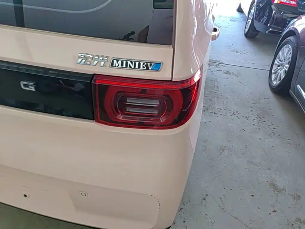 Wuling MINIEV — миниатюра 8
