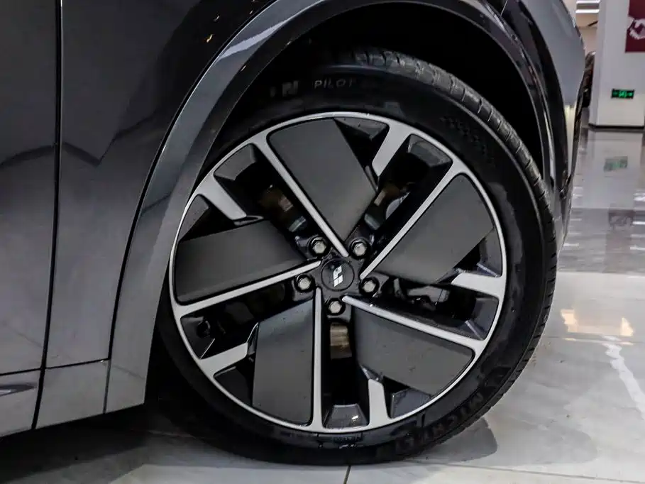 Li Auto Li L8 — миниатюра 34