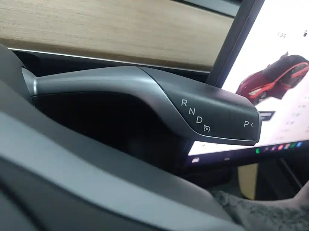 Tesla Model 3 — миниатюра 14