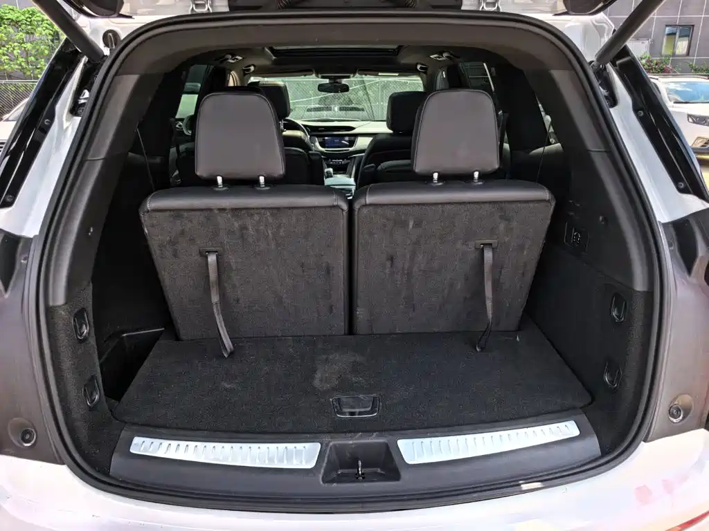 Cadillac XT6 2020 28T мест