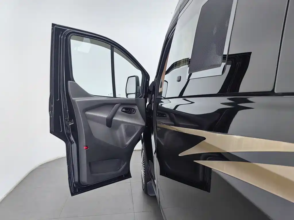 Ford Transit — миниатюра 8