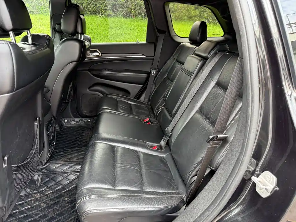 Jeep Grand Cherokee (Import) — миниатюра 12