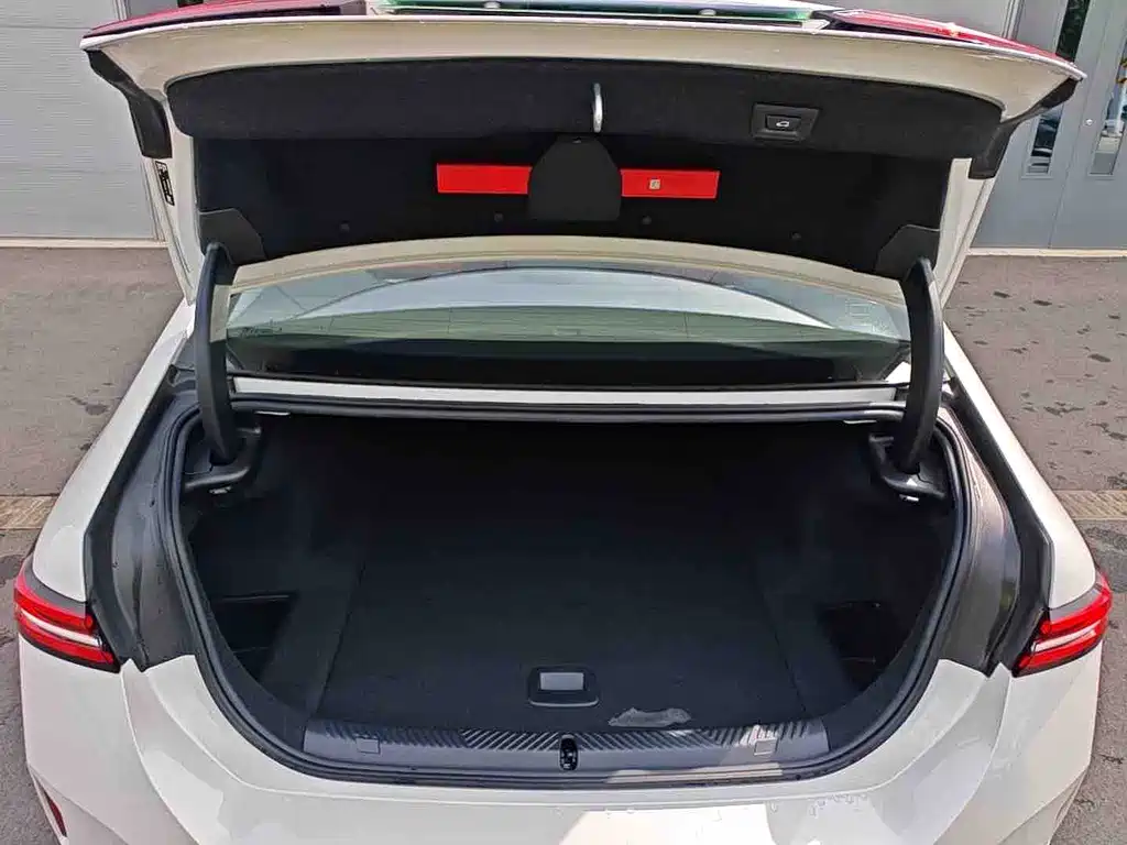 BMW i5 — миниатюра 7