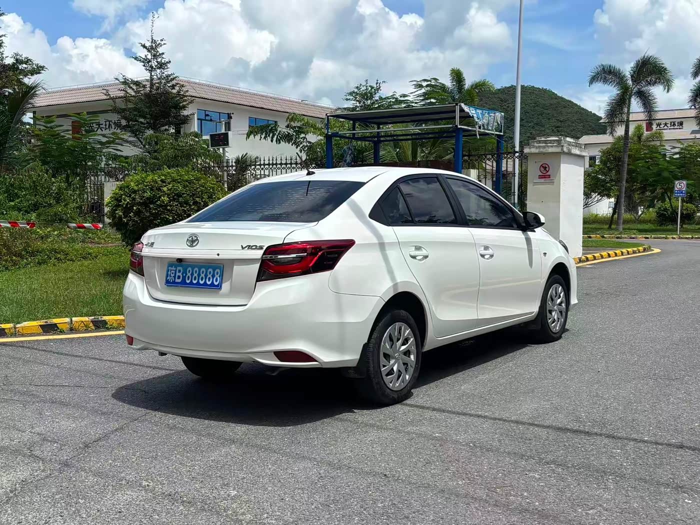 Toyota Vios 1.5 л 2021 г. Белый, пробег 17000 км