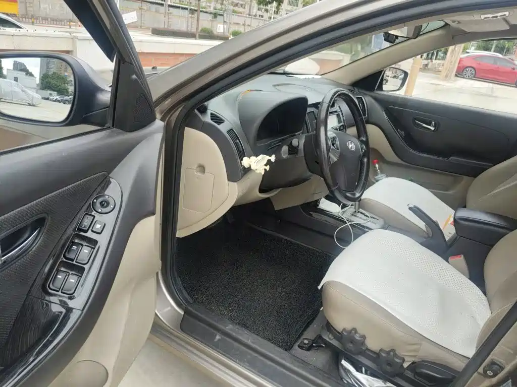 Hyundai Elantra — миниатюра 17