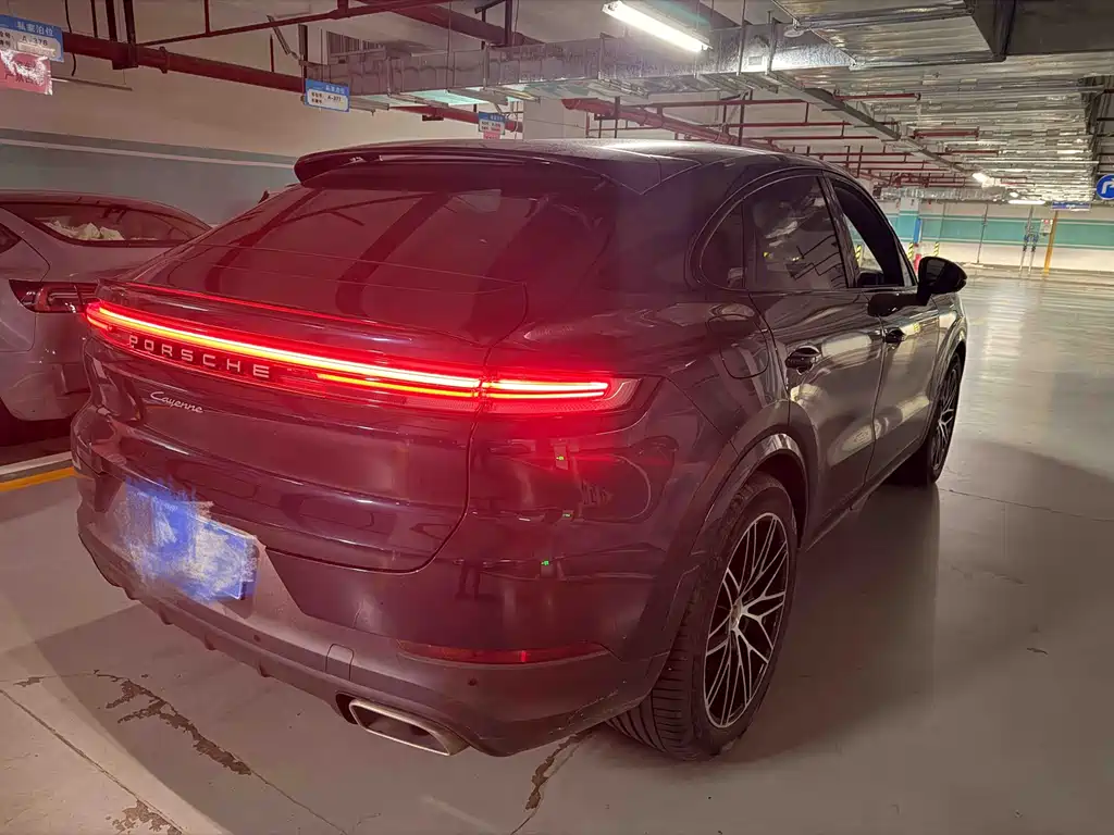 Porsche Cayenne — миниатюра 10