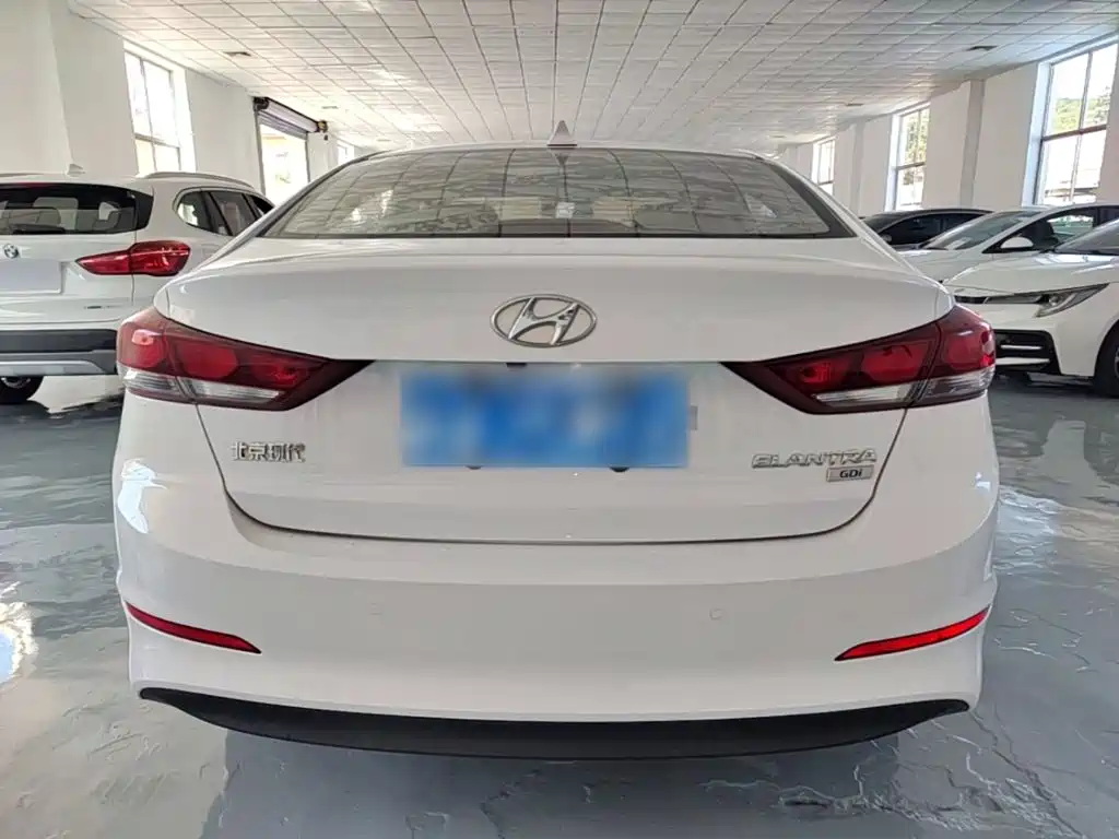 Hyundai Elantra — миниатюра 6
