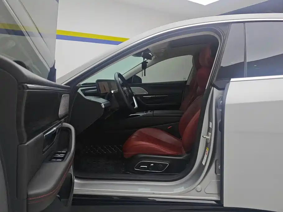 XPeng P7 — миниатюра 9