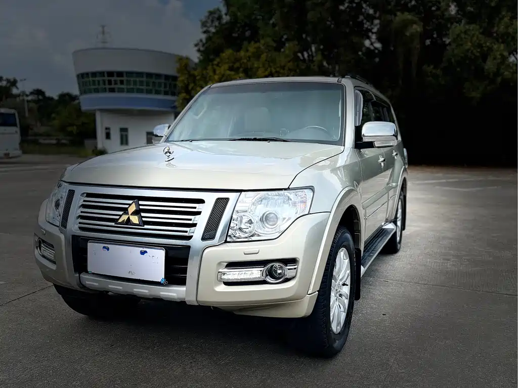 Mitsubishi Pajero (Import) — миниатюра 21