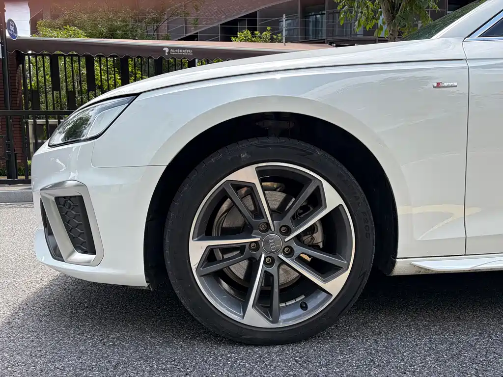 Audi A4L — миниатюра 4