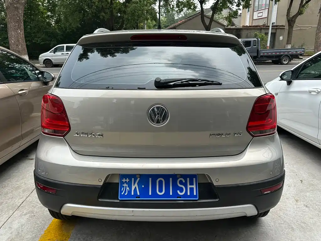 Volkswagen Polo 2014 1.6L Cross Polo AT