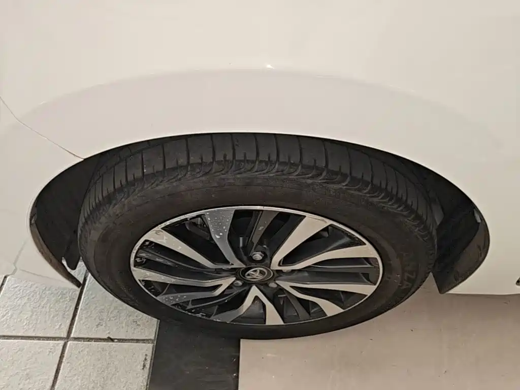 Toyota Corolla Hybrid — миниатюра 23