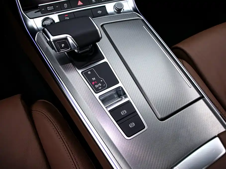 Audi A6L — миниатюра 10