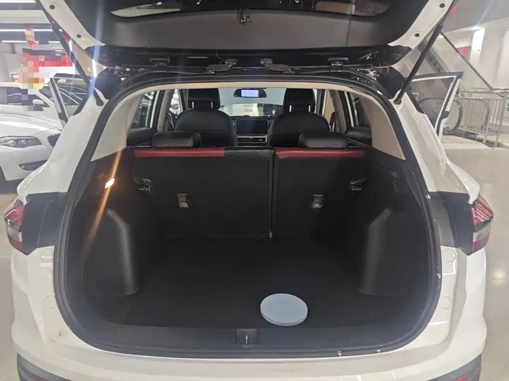 Geely Binyue — миниатюра 19