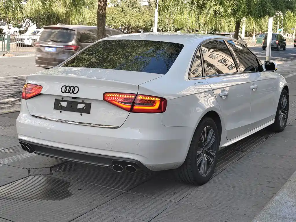Audi A4L — миниатюра 4
