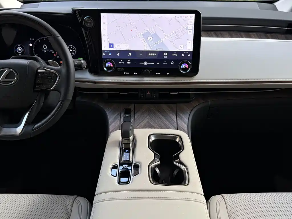 Lexus LM — миниатюра 13
