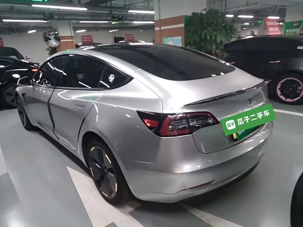 Tesla Model 3 — миниатюра 5