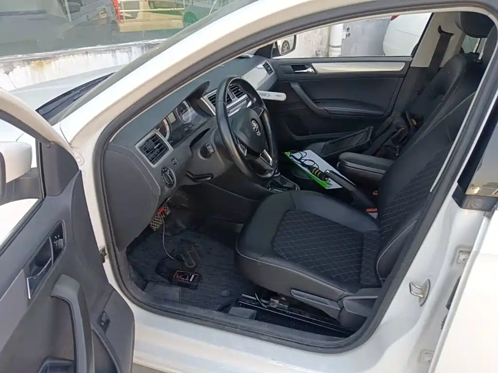 Skoda Rapid — миниатюра 16