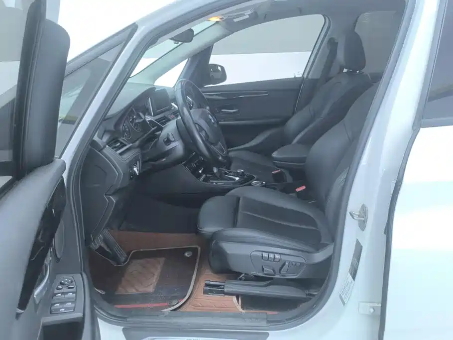 BMW 2 Series Active Tourer — миниатюра 9