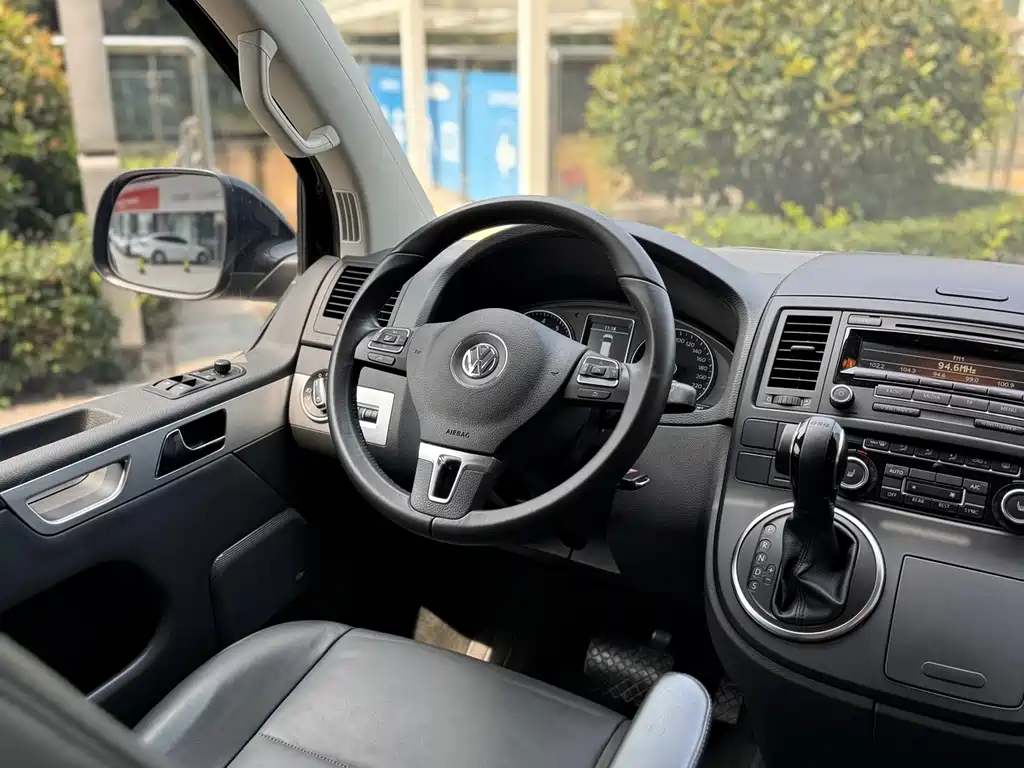 Volkswagen Multivan — миниатюра 4