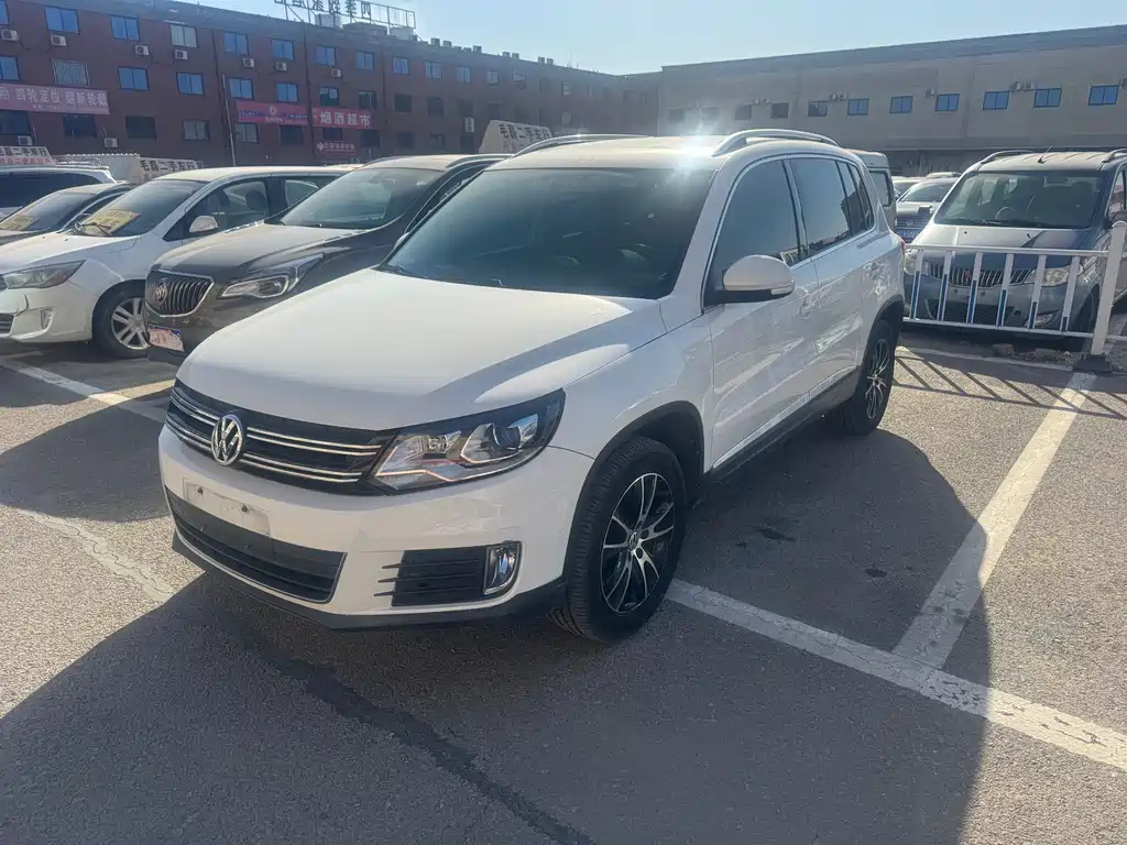 VOLKSWAGEN TIGUAN