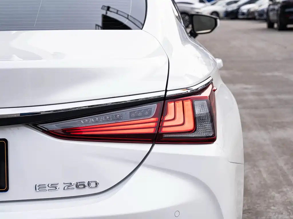 Lexus ES — миниатюра 7