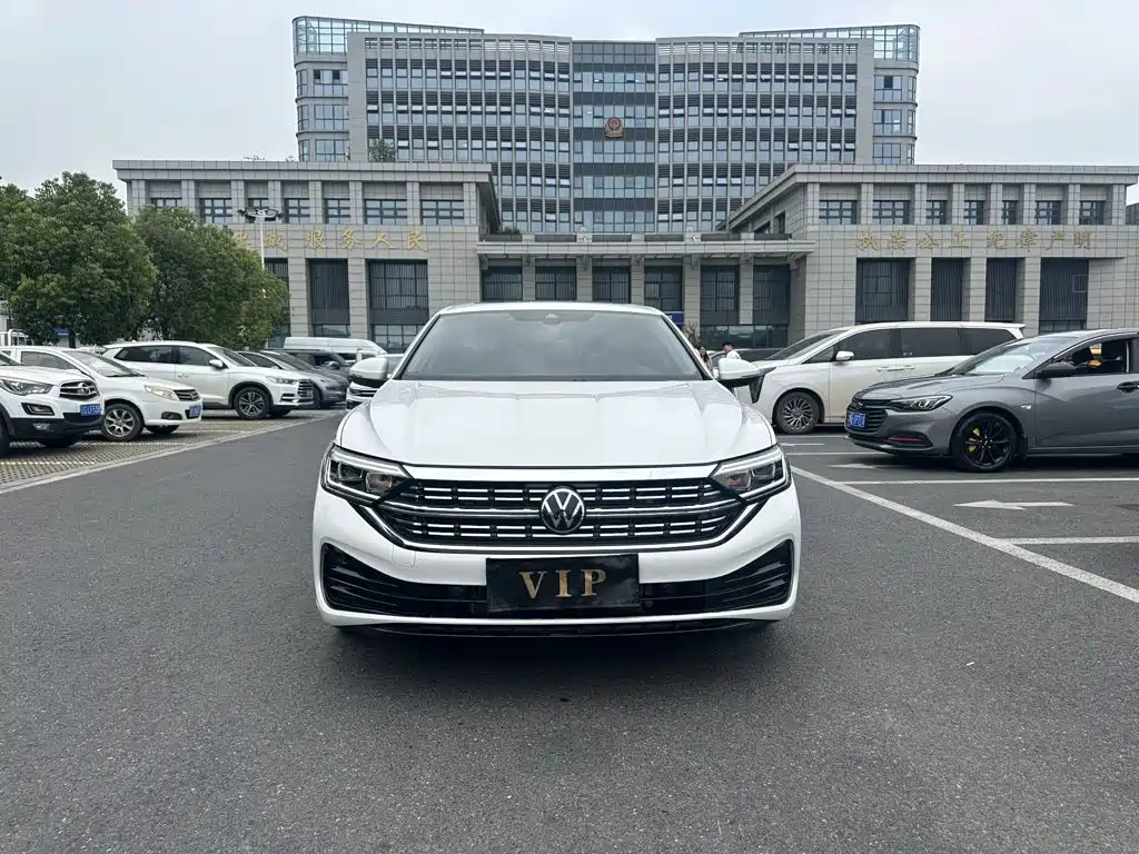速腾 2025款 改款三 300TSI DSG超越版 2025
