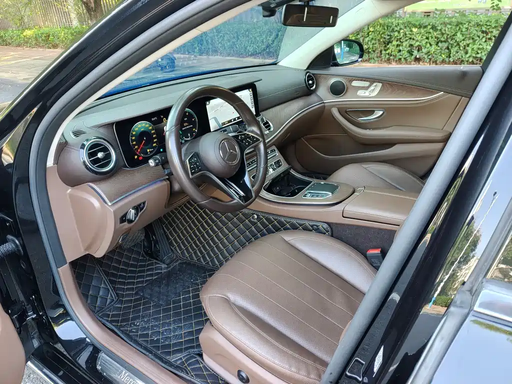 Mercedes-Benz E-Class — миниатюра 9