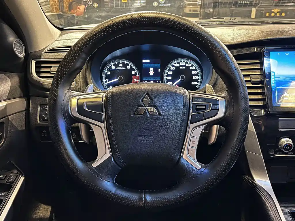 Mitsubishi Pajero Sport (Import) — миниатюра 11