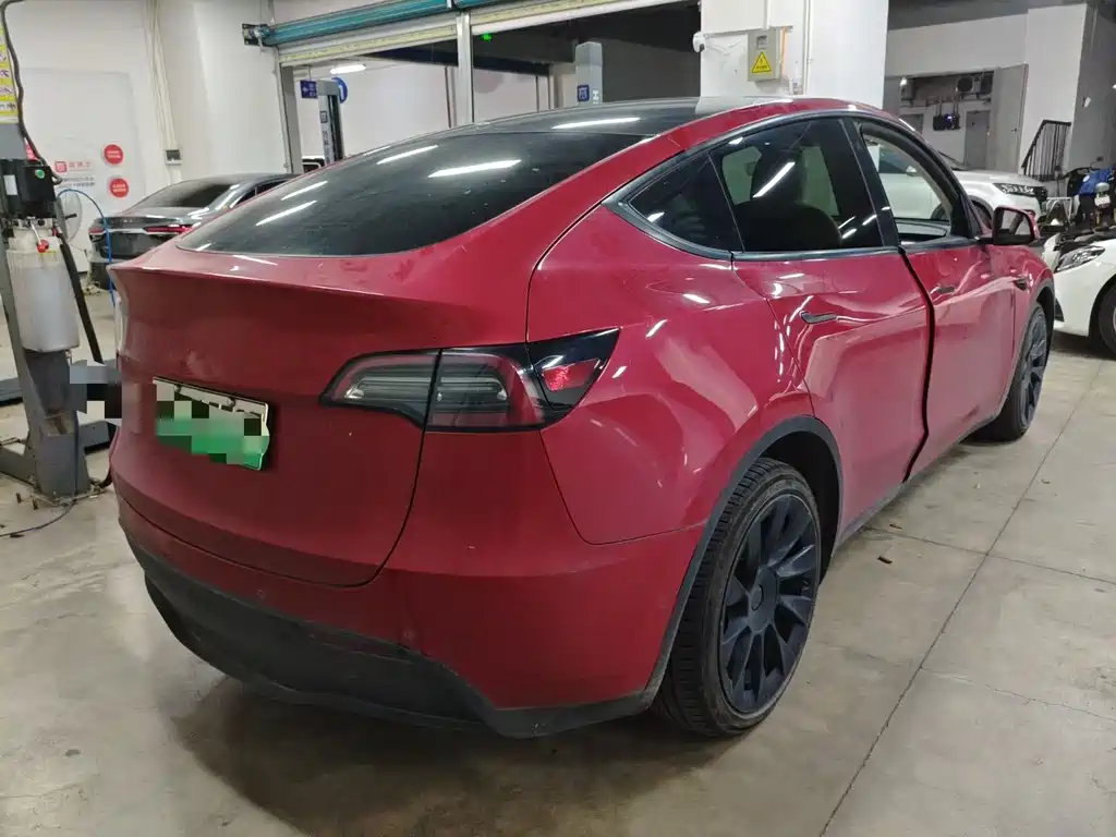 Tesla Model Y — миниатюра 3
