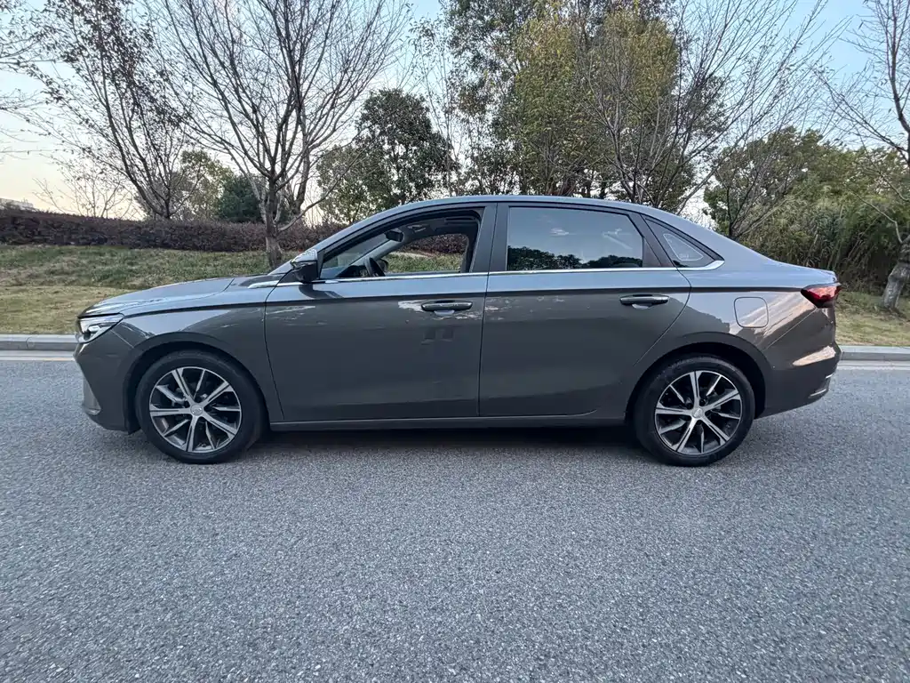 Geely Emgrand — миниатюра 3