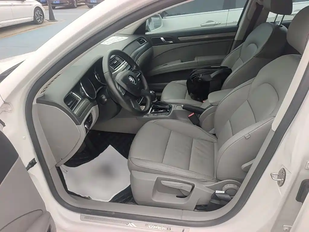 Skoda Superb — миниатюра 15