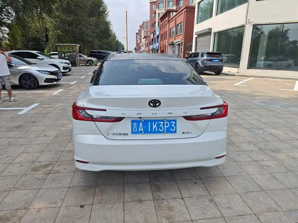 Toyota Camry — миниатюра 5