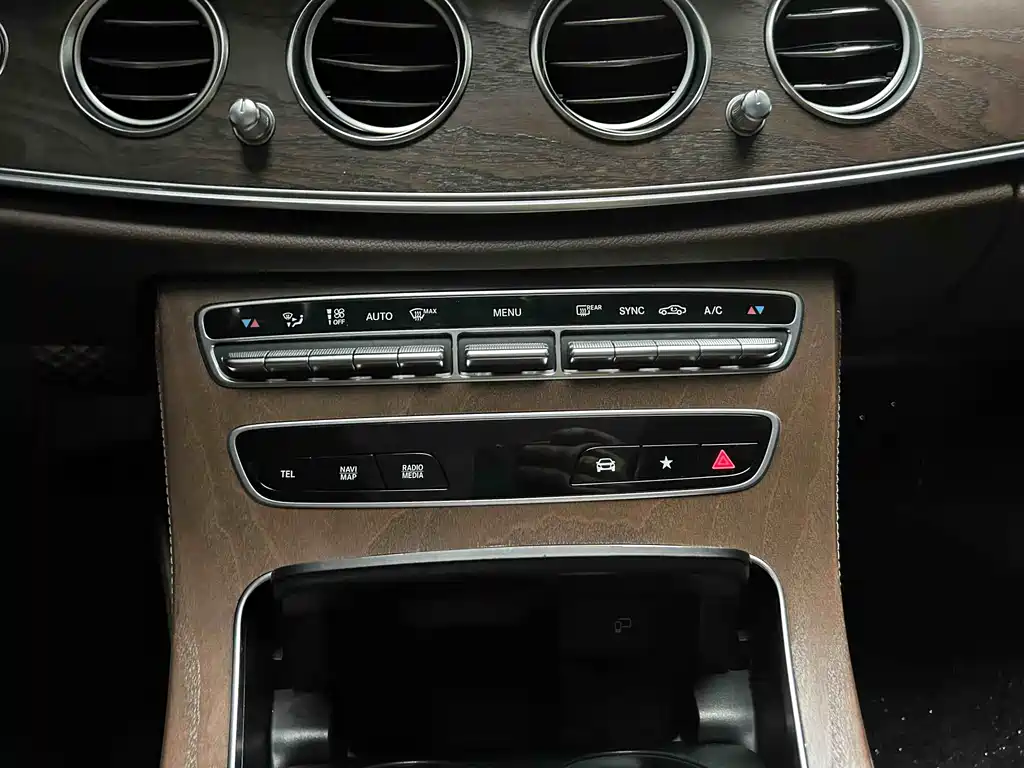 Mercedes-Benz E-Class E 2022 E 260 L