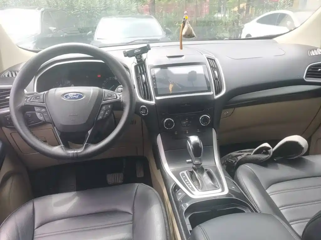 Ford Edge — миниатюра 10