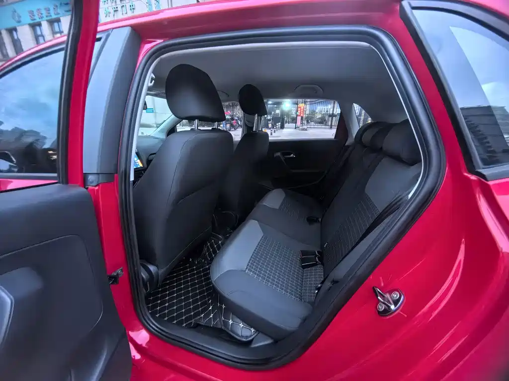 Volkswagen Polo — миниатюра 8