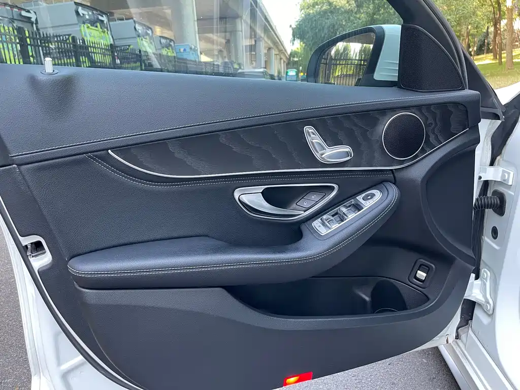 Mercedes-Benz C-Class — миниатюра 4