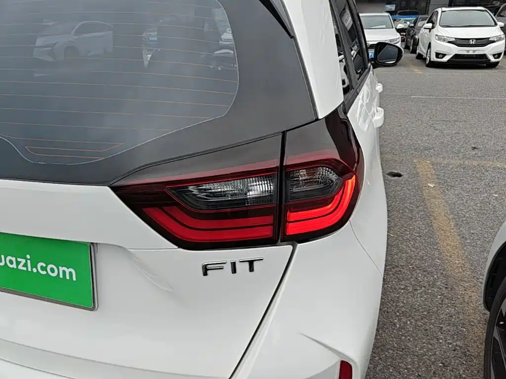 Honda Fit — миниатюра 8