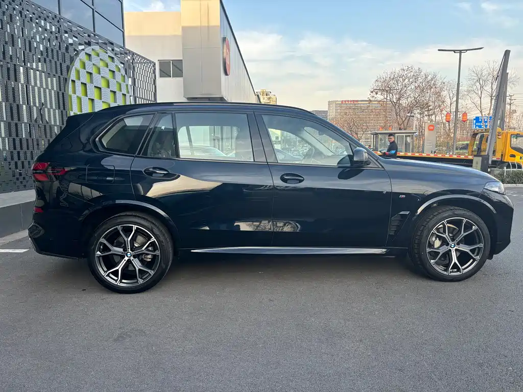 BMW X5 2023 xDrive 30Li Premium M Sport