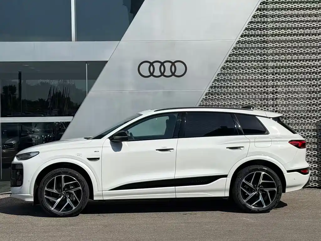 Audi Q6L e-tron — миниатюра 5