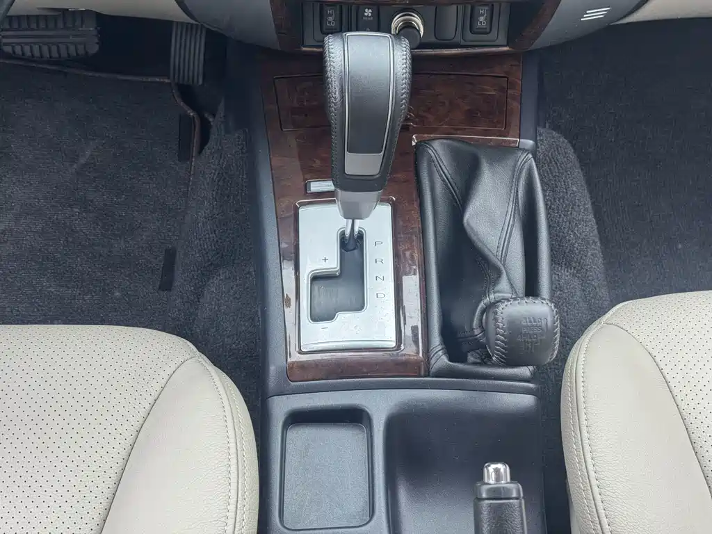 Mitsubishi Pajero Sport — миниатюра 10