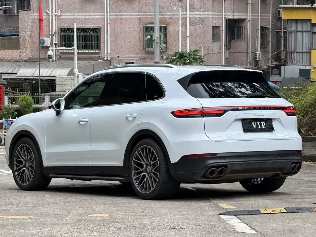 Porsche Cayenne — миниатюра 7