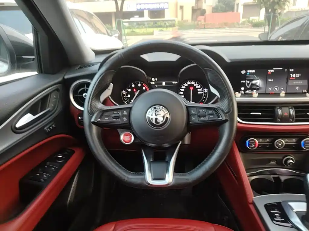 Alfa Romeo Stelvio — миниатюра 11