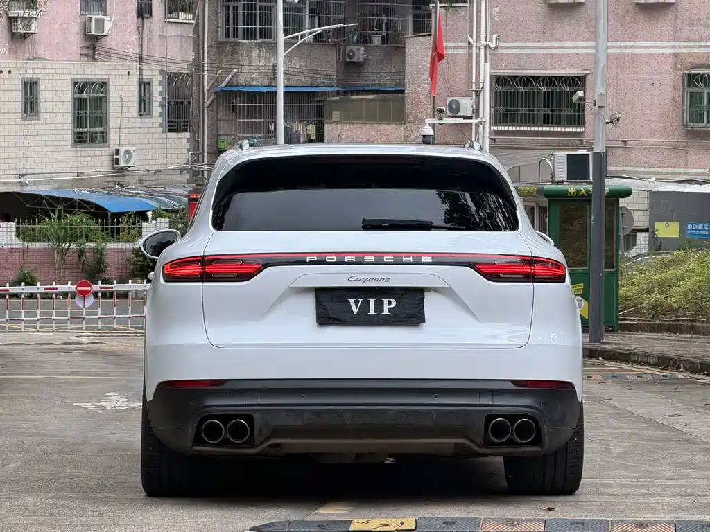 Porsche Cayenne — миниатюра 8