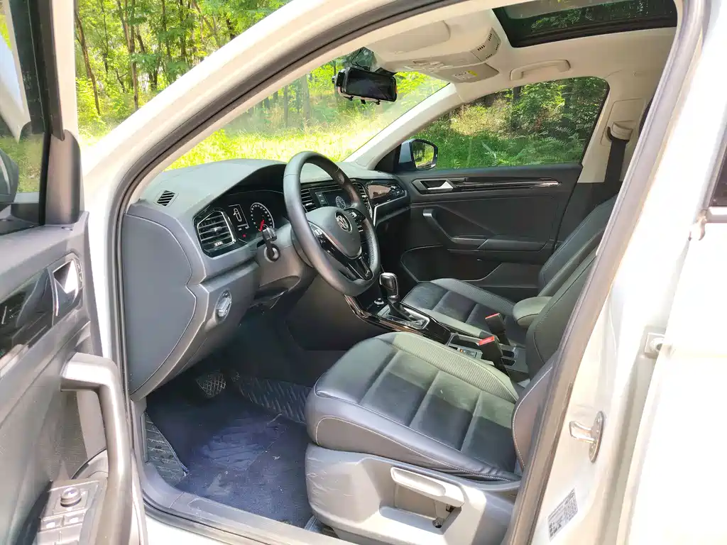 Volkswagen T-Roc — миниатюра 5