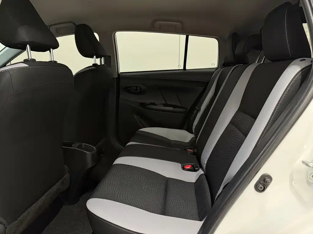 Toyota Yaris L — миниатюра 10