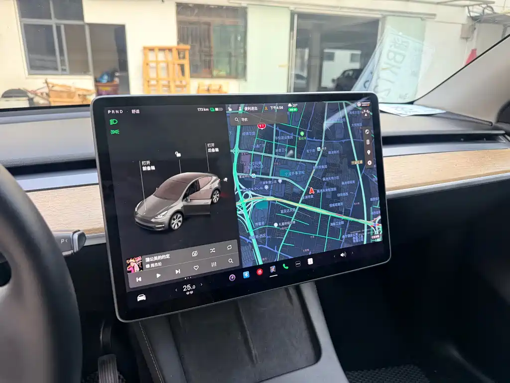 Tesla Model Y — миниатюра 13