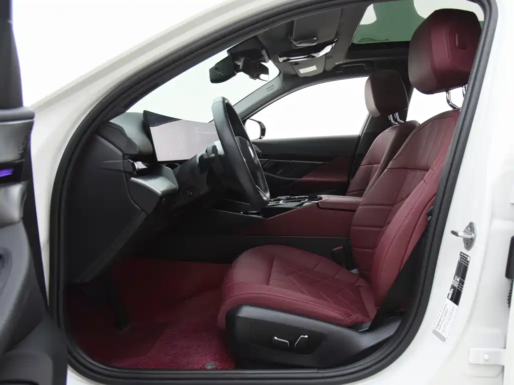 BMW 5 Series — миниатюра 9