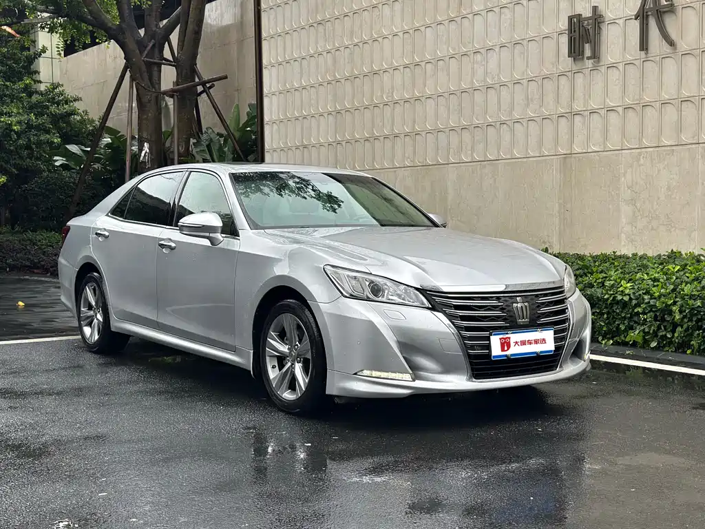 Купить Toyota Crown