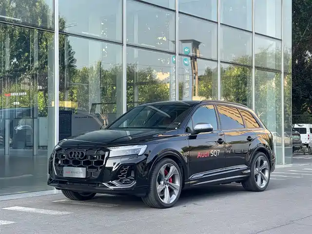 Audi SQ 7 2024 4.0 TFSI — фото 1